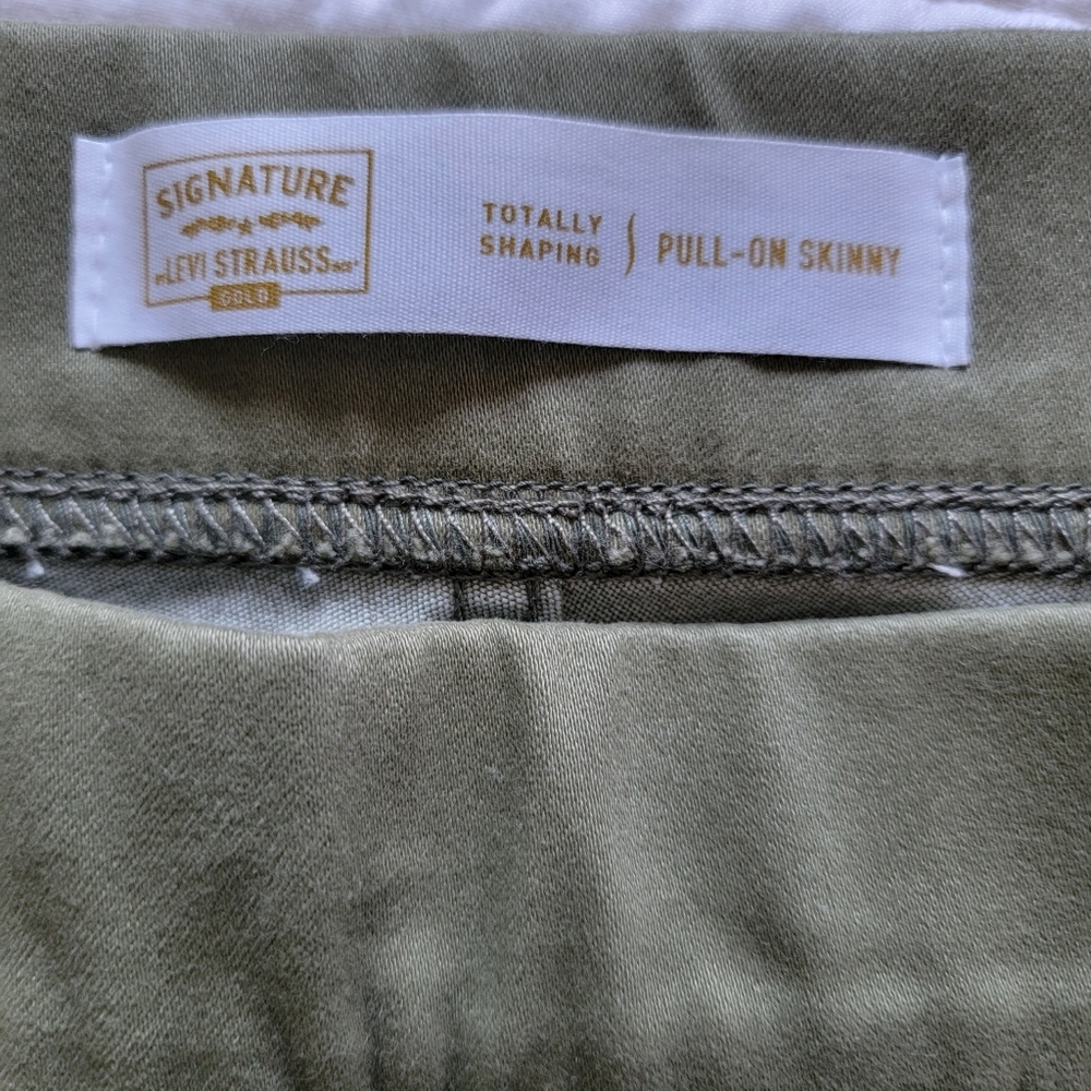 Signature By Levi's Women's Olive Shaping Pull-On Skinny Pants Size 26L(W38 L32) - Picture 5 of 8